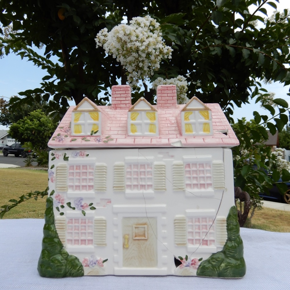 VTG Pastel Cookie Jar House
